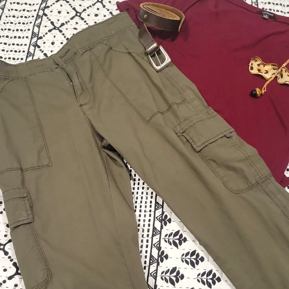 Cropped cargo joggers